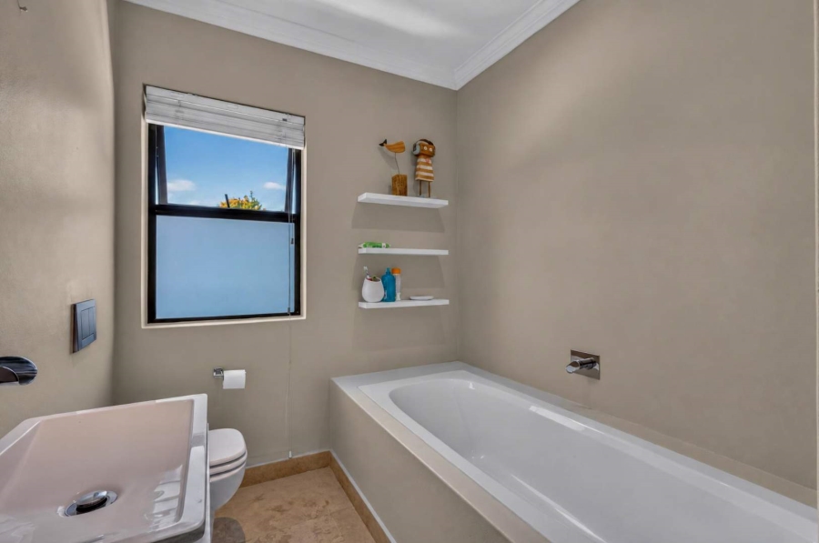 5 Bedroom Property for Sale in Claremont Upper Western Cape